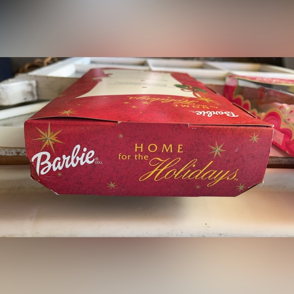 Special edition home for the holidays Barbie - Picture 3 of 3